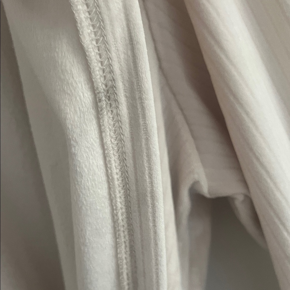 Luxurious Cream Hooded Robe - Picture 4 of 6